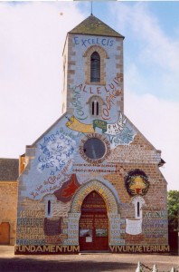 Facade peinte Eglise de Menil Gondouin (photo rubrique)